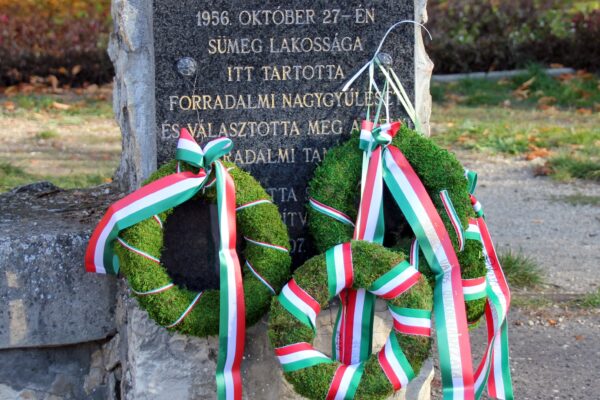 Koszorúzás, emlékezés, ünnepi műsor (képgalériával!)